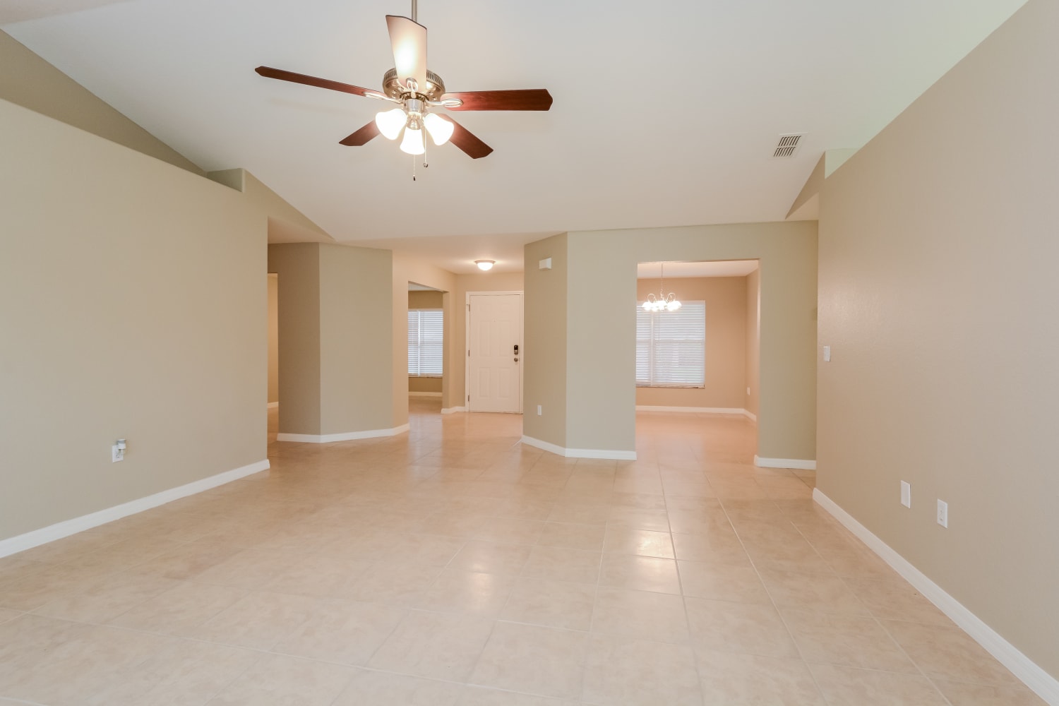 7685 Canterbury Cir photo 4