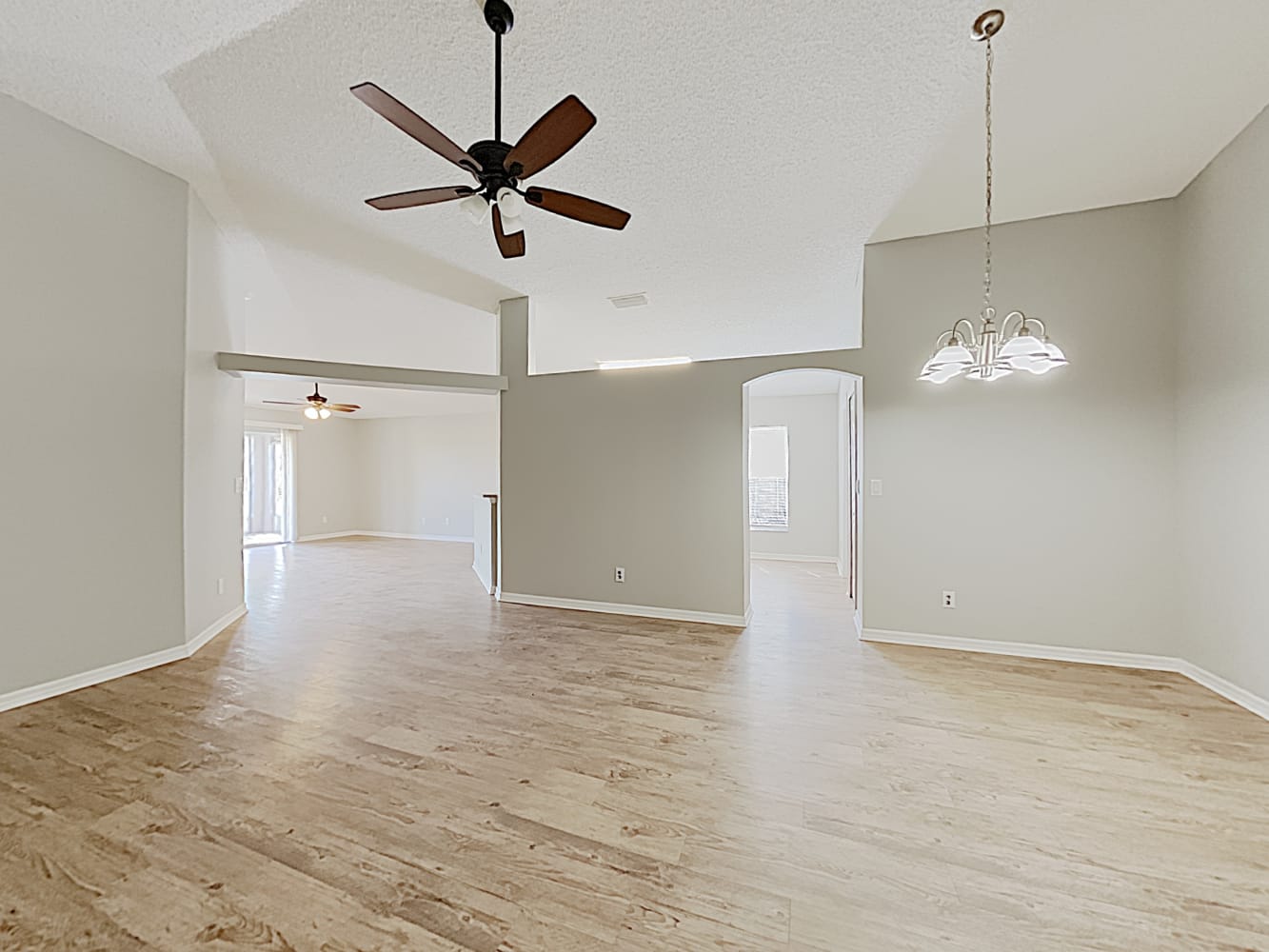 2107 Deercroft Dr photo 3