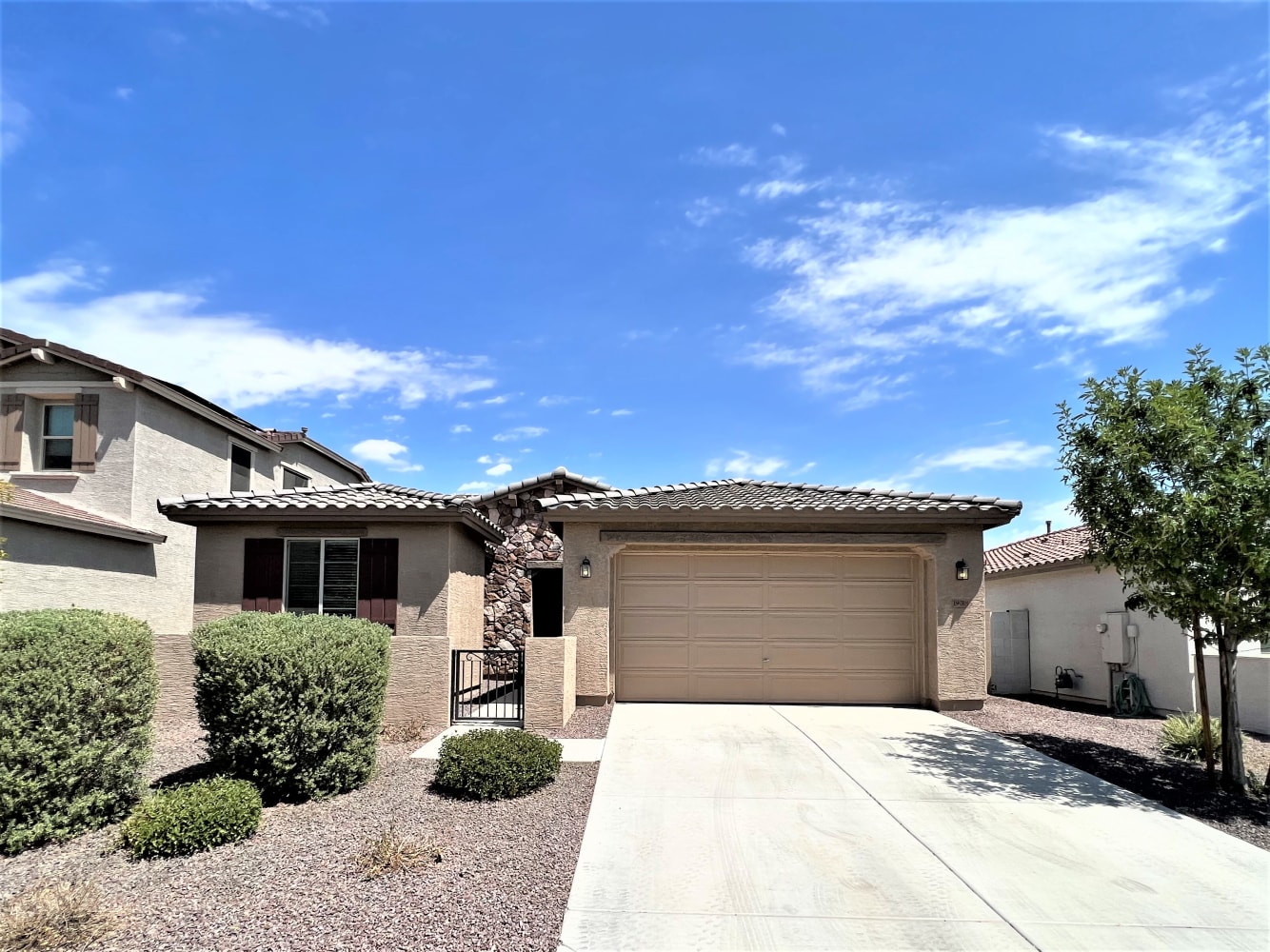 19018 W Yucatan Dr Surprise, AZ 85388 photo 2