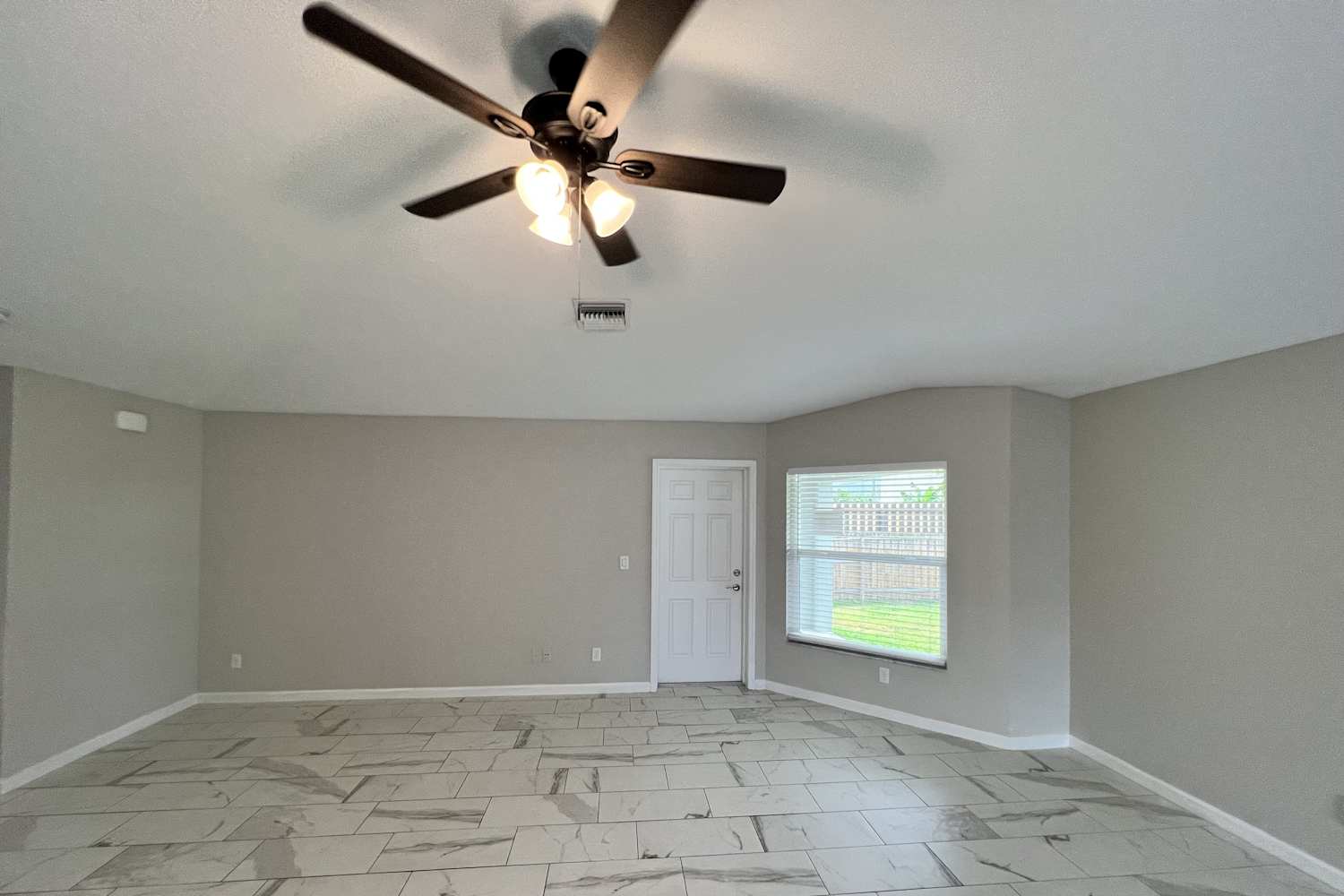 857 SW Sail Terrace photo 2