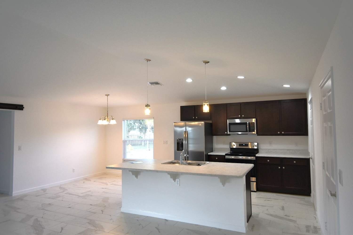 857 SW Sail Terrace photo 3
