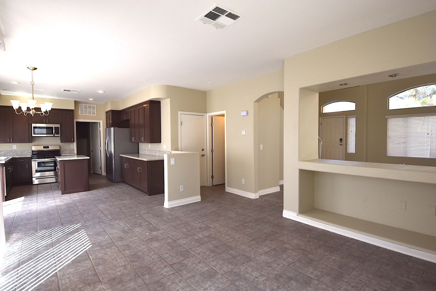 2667 Ridgewater Cir photo 3