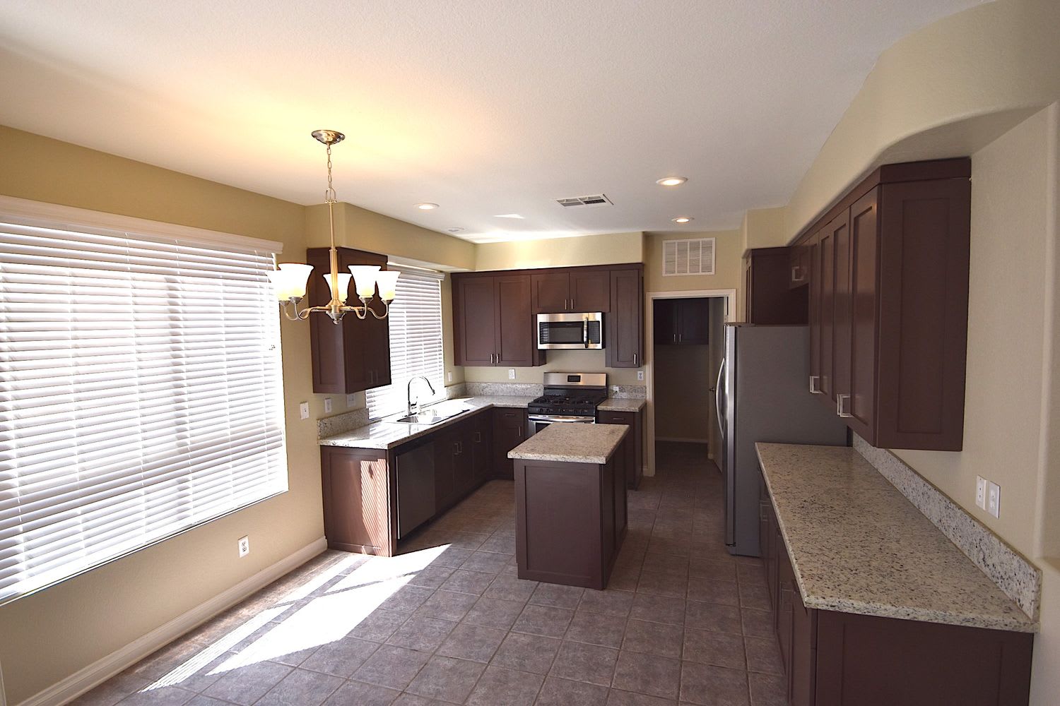 2667 Ridgewater Cir photo 4