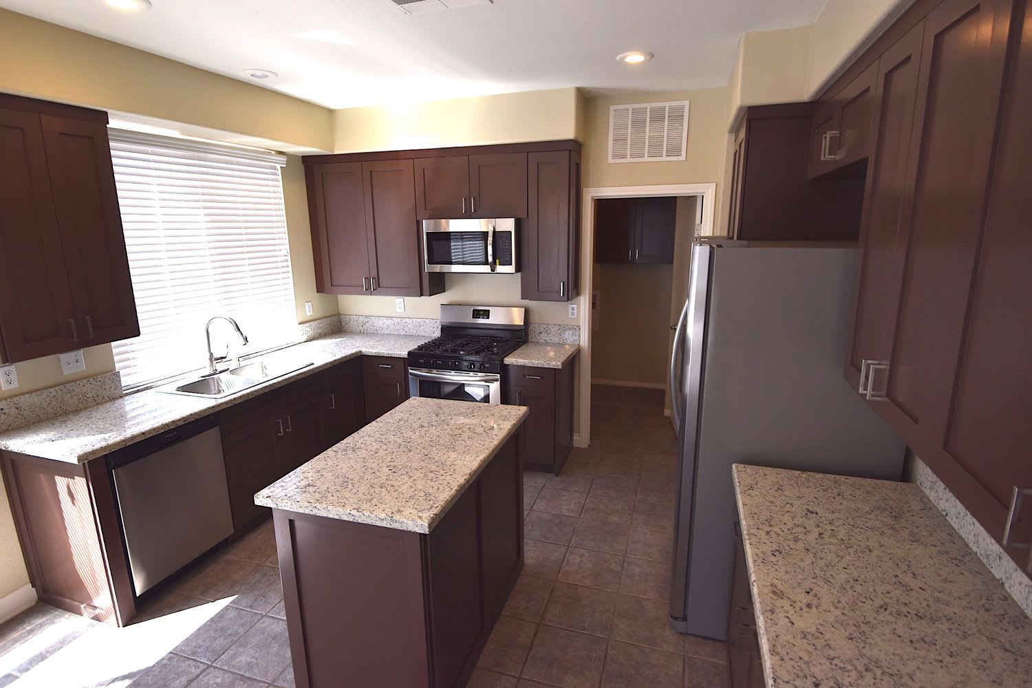 2667 Ridgewater Cir photo 5