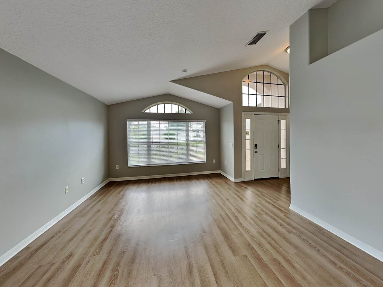 4966 Worthington Cir photo 3