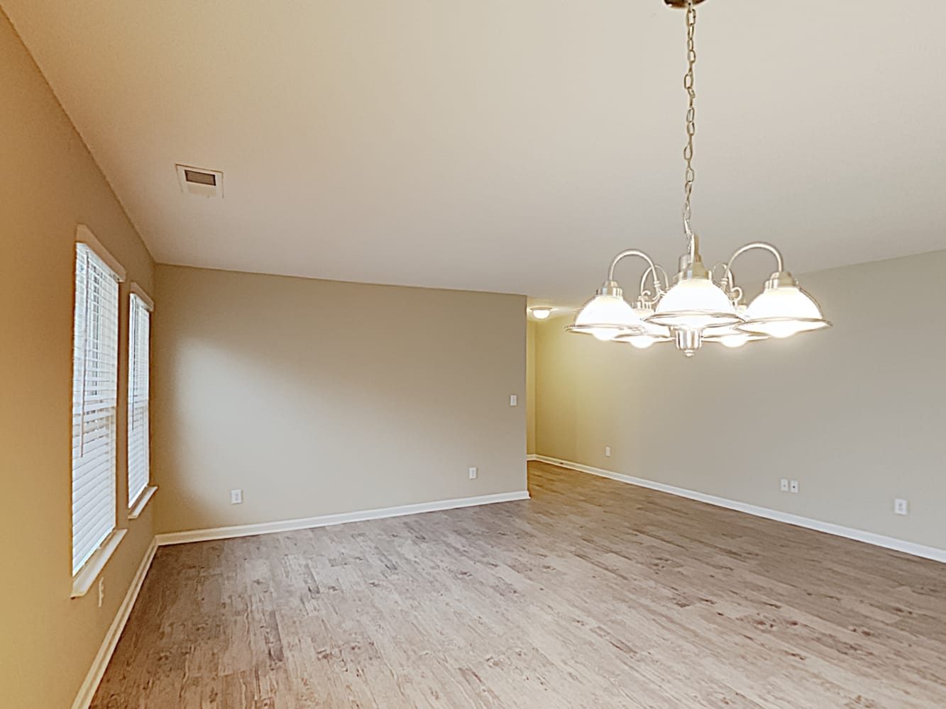 2016 Sweet Bay Dr photo 4