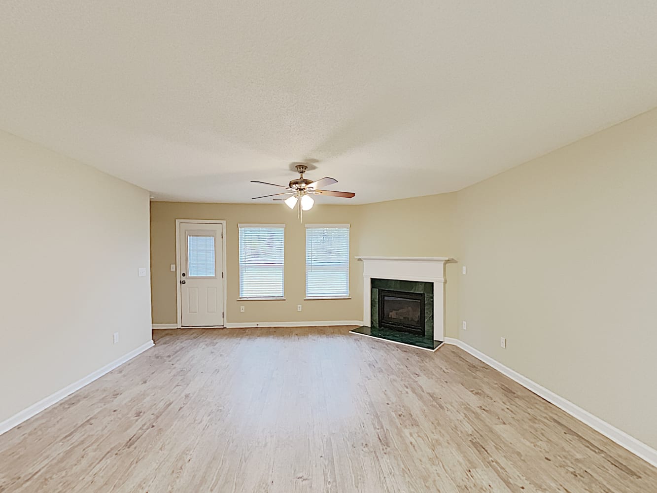 2016 Sweet Bay Dr photo 5