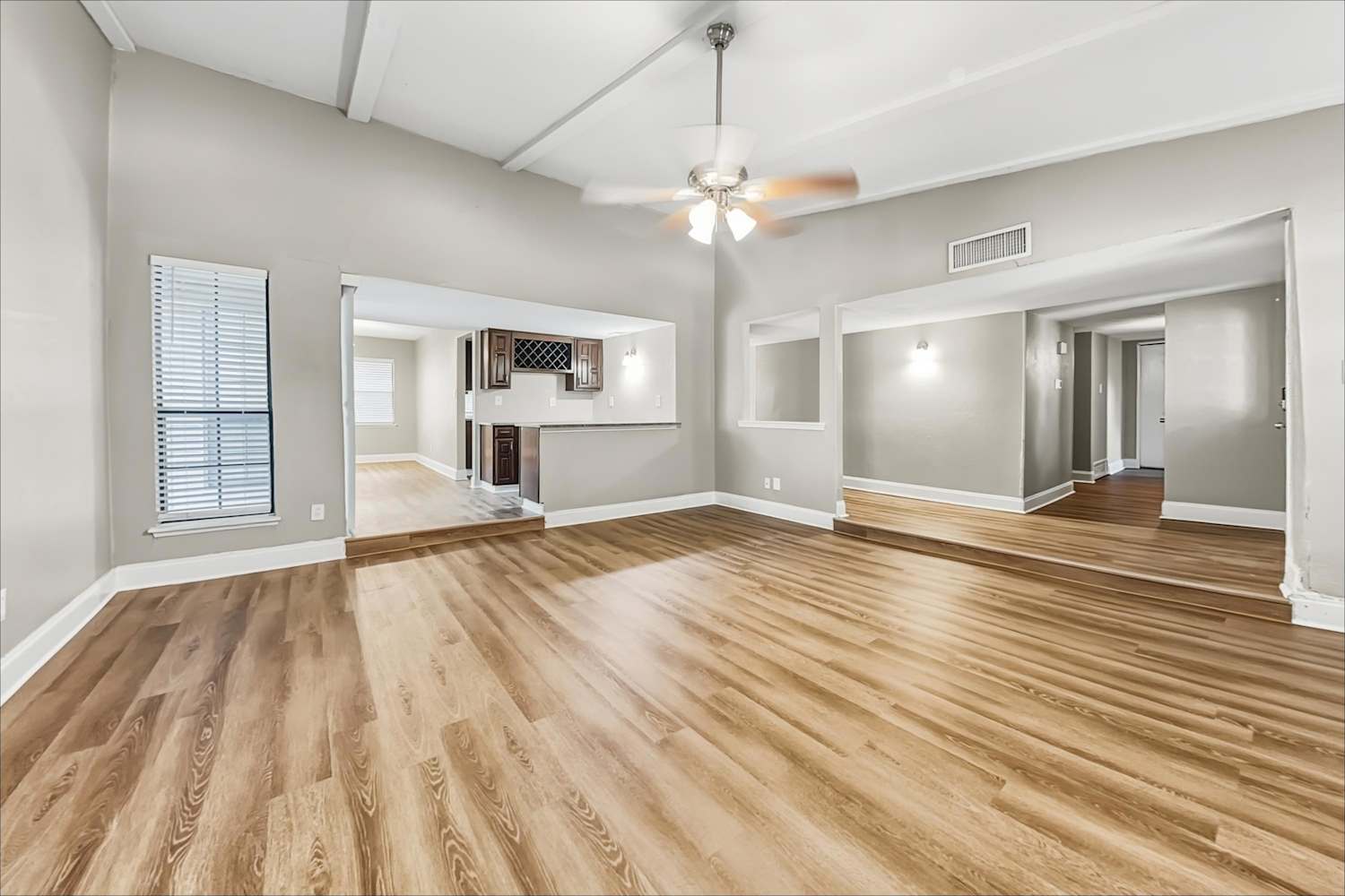 1217 Lombardy Dr photo 3
