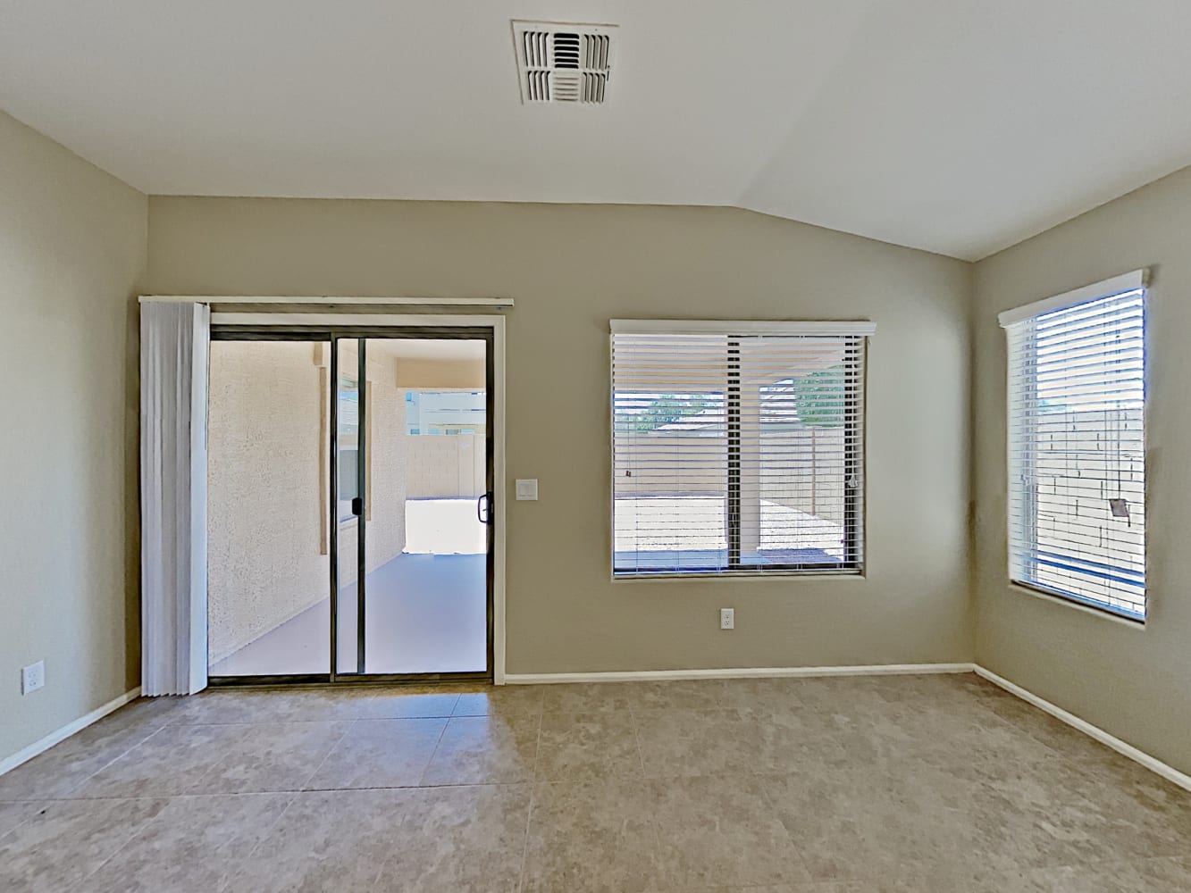 17617 W Voltaire St photo 3