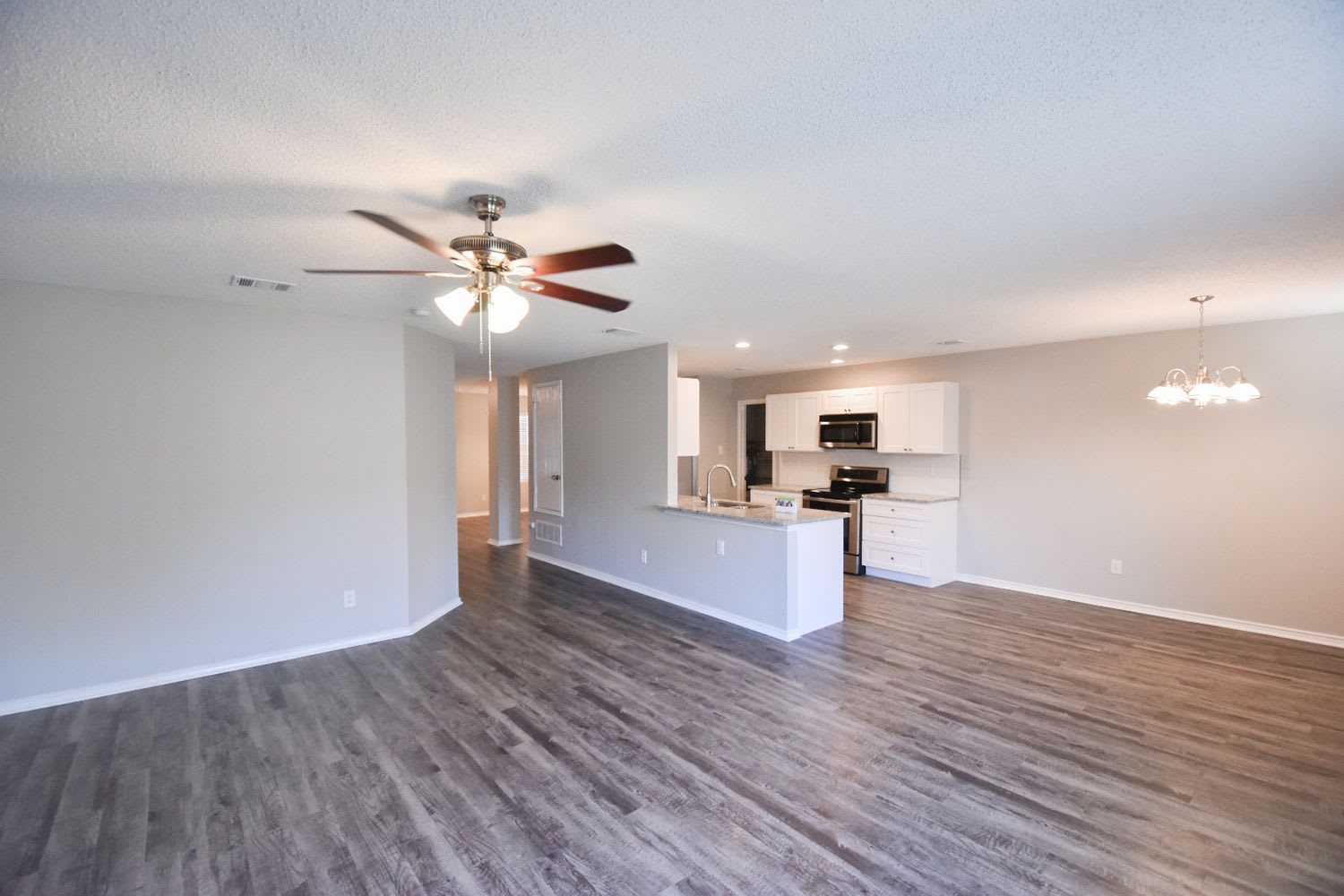 1202 Leeward Ln photo 3