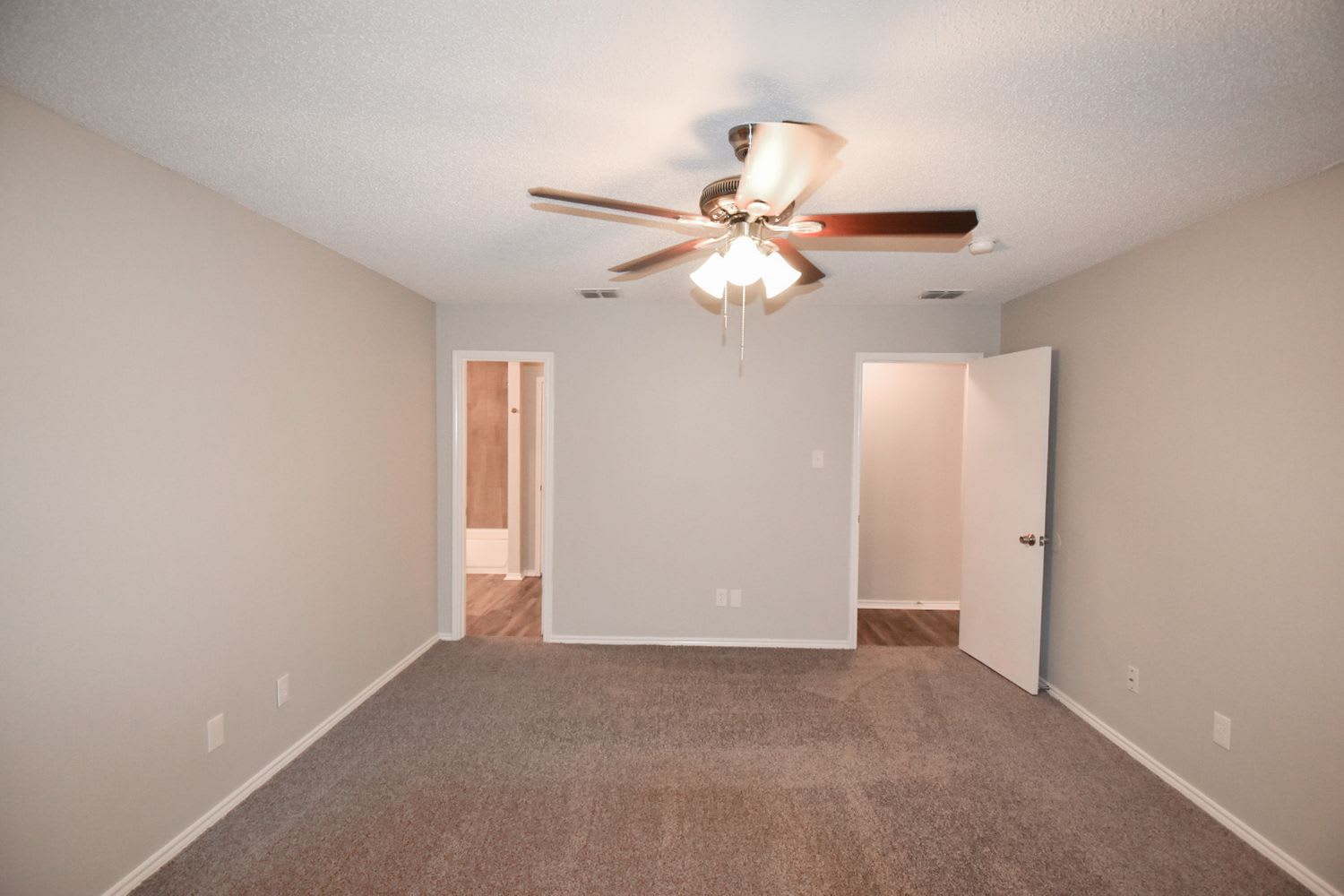 1202 Leeward Ln photo 5