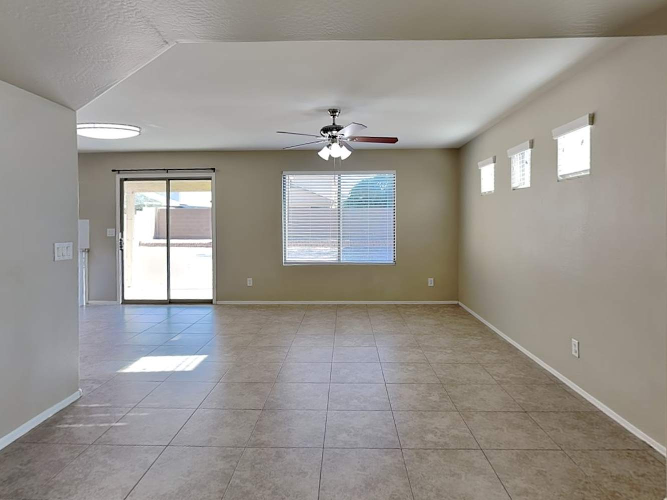 1711 W Quick Draw Way photo 4