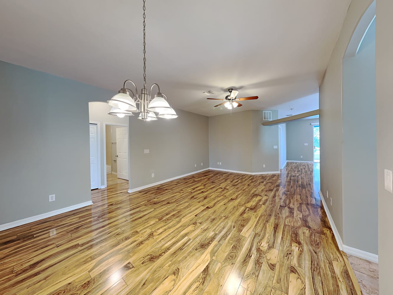 6097 Indigo Crossing Dr photo 4