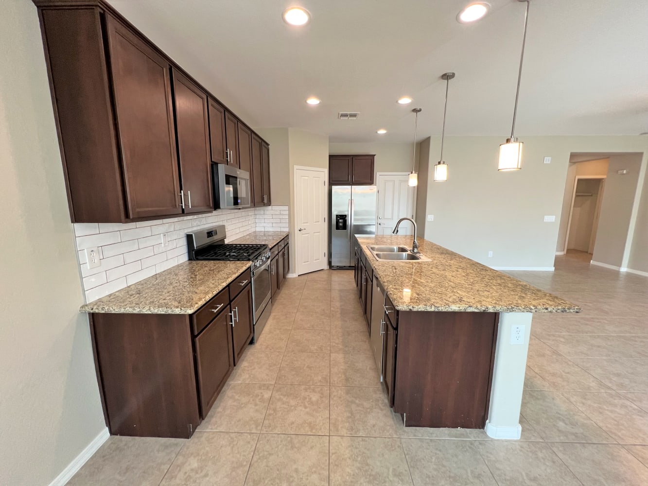 9827 E Suburban Dr photo 4