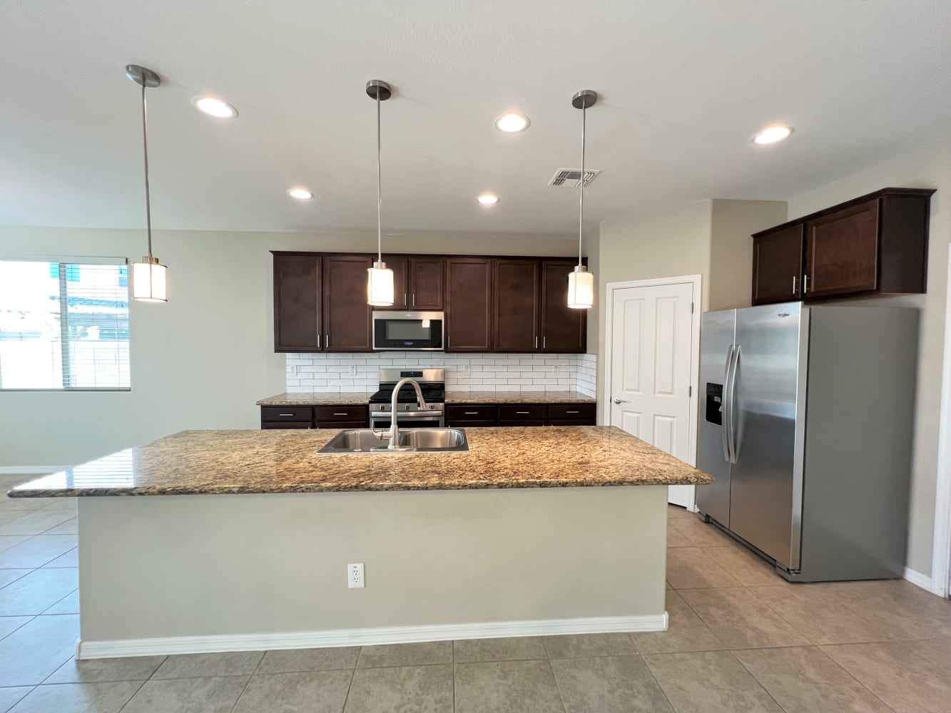 9827 E Suburban Dr photo 5