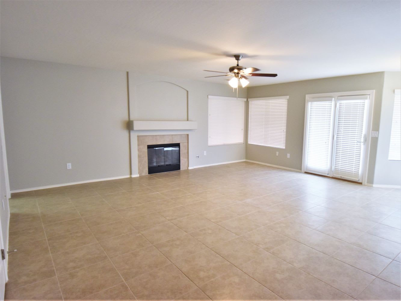 821 E Elgin St photo 5