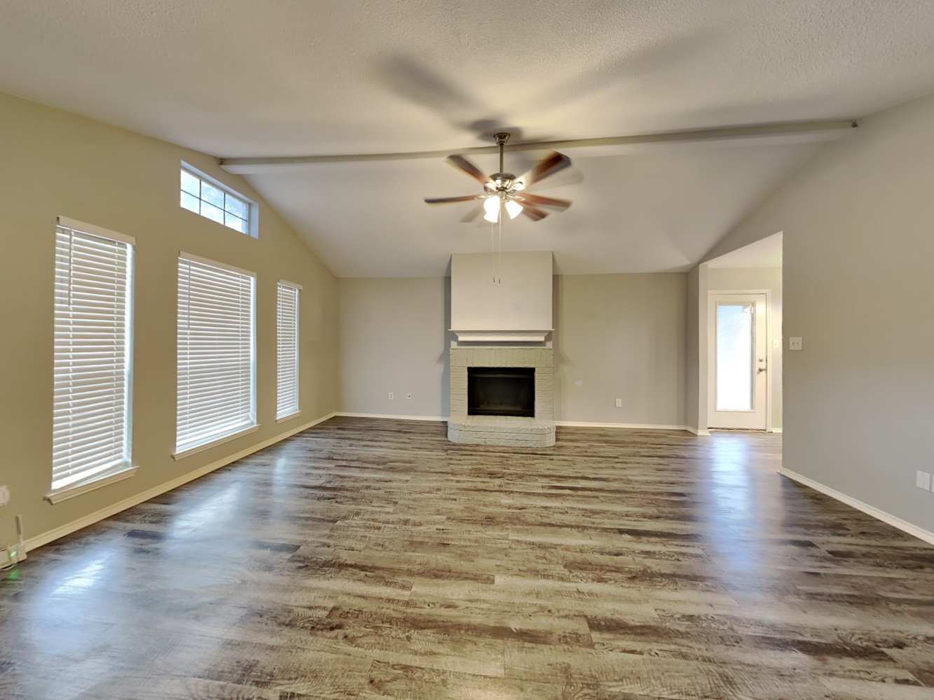 1200 Cardinal Oaks Dr photo 3