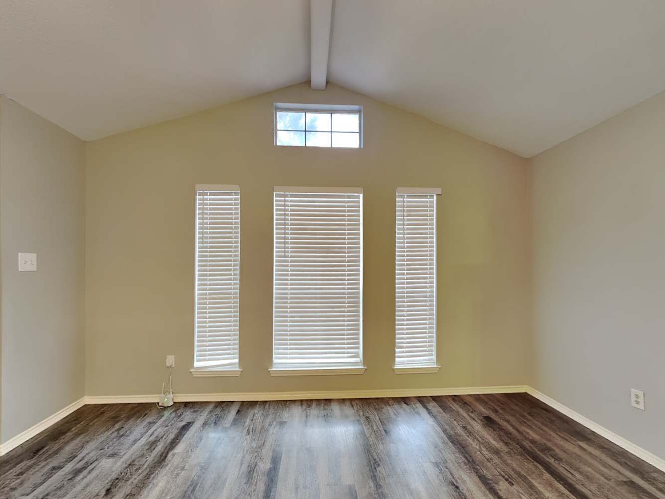 1200 Cardinal Oaks Dr photo 4