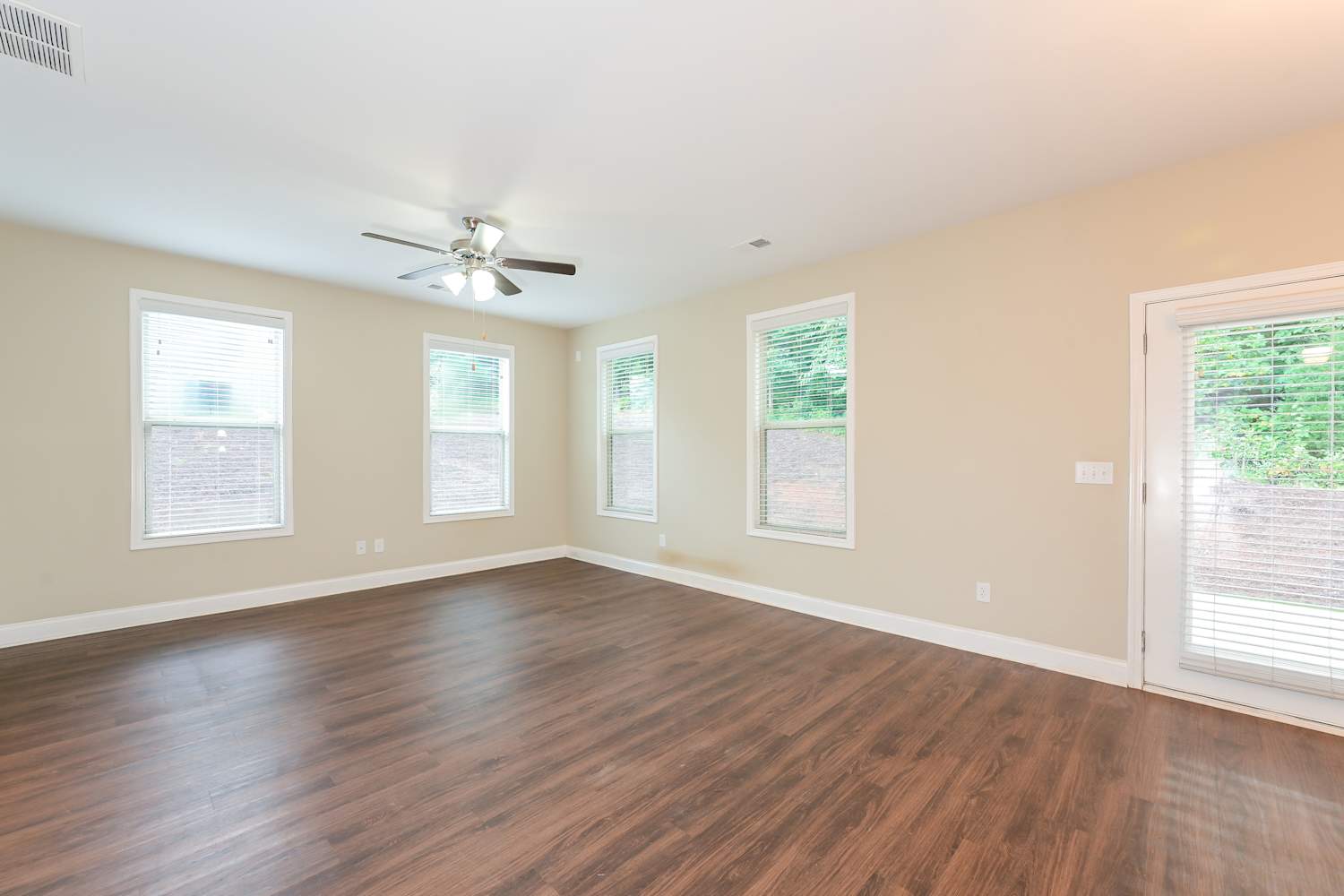378 White Trillium Dr photo 4