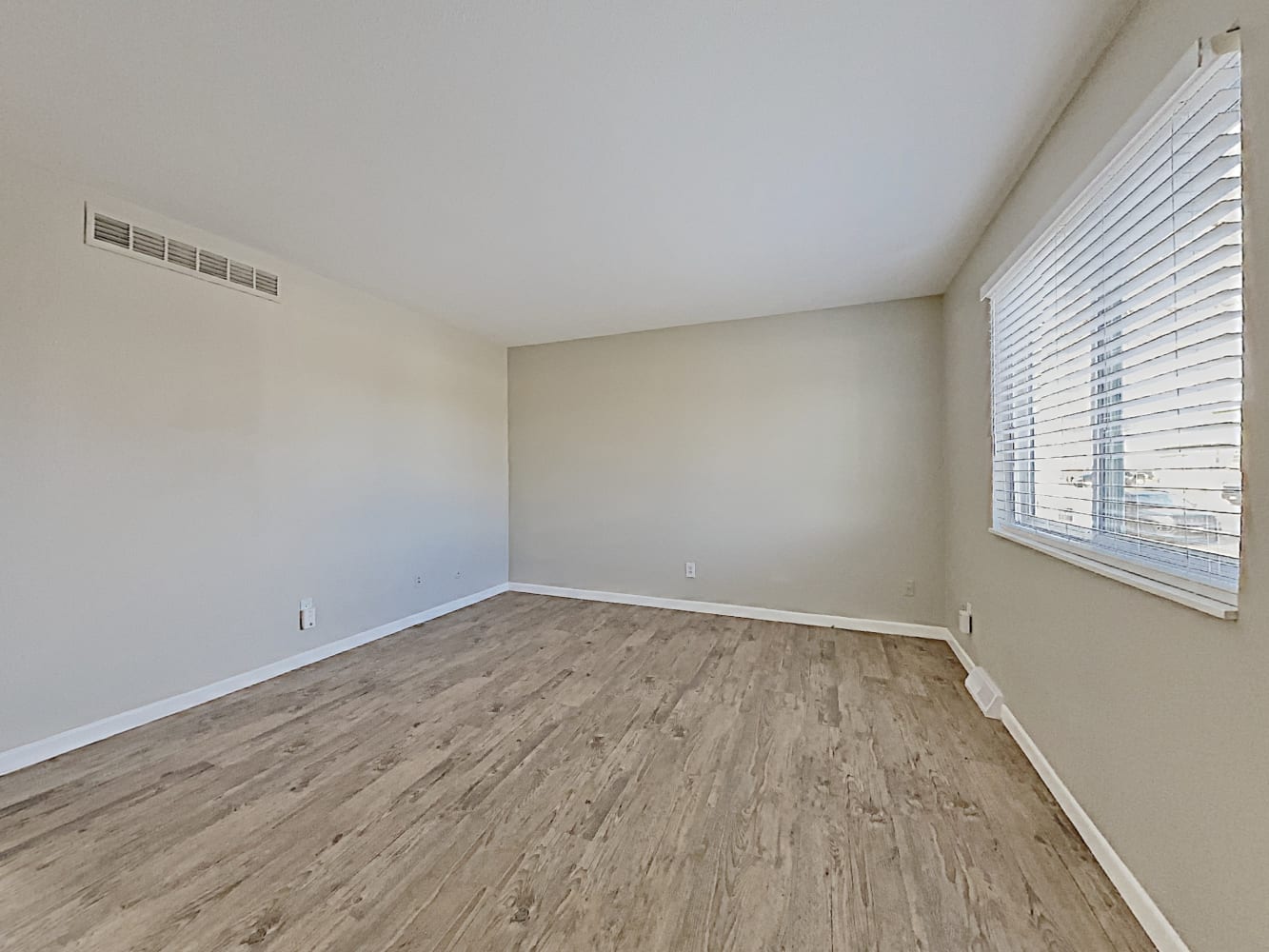 10709 Owens St photo 5