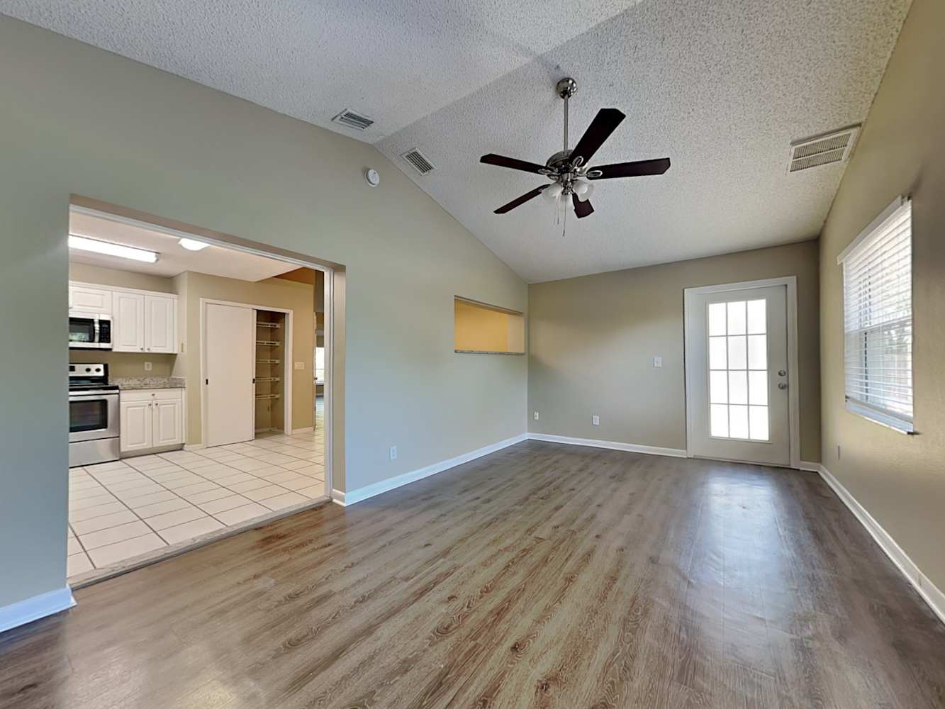 1210 Tuxford Dr photo 5