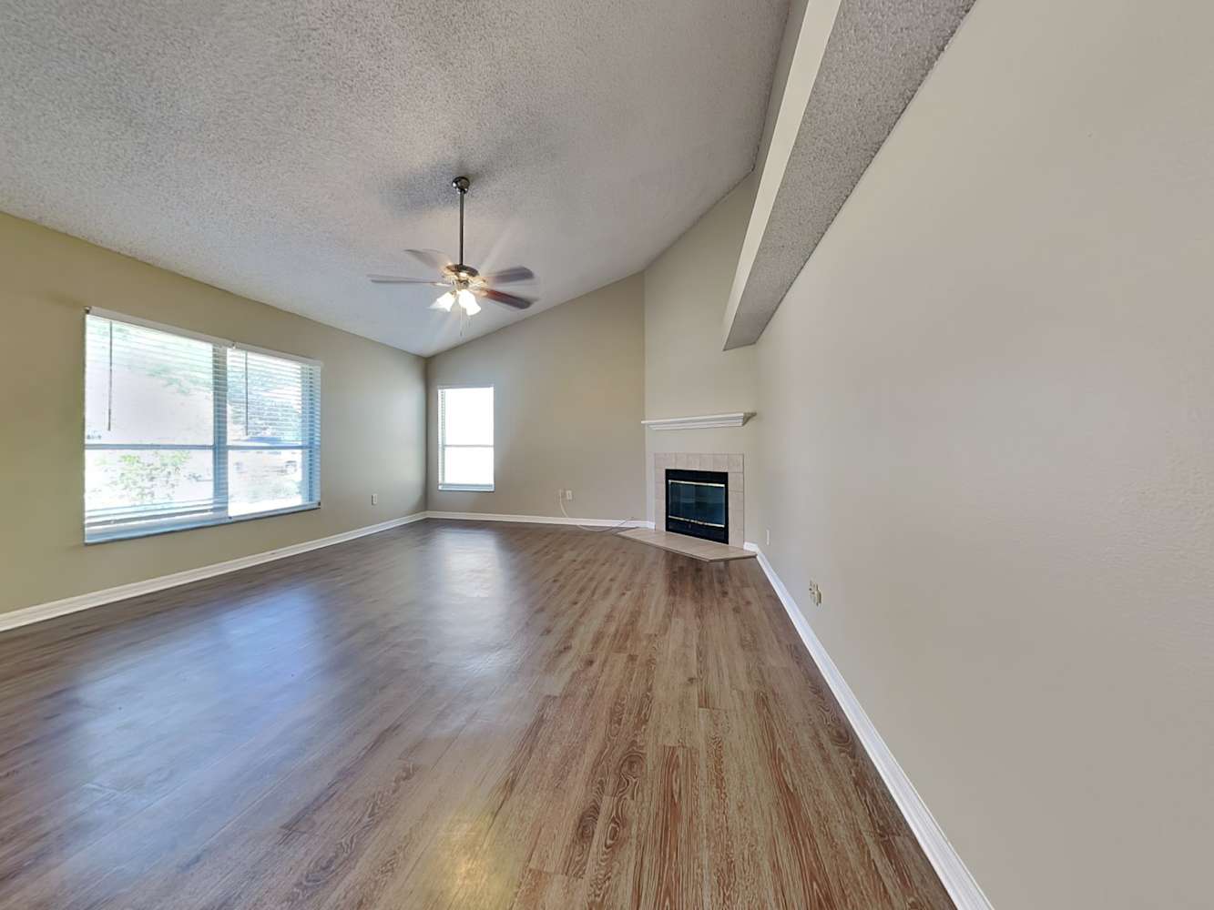 1210 Tuxford Dr photo 4
