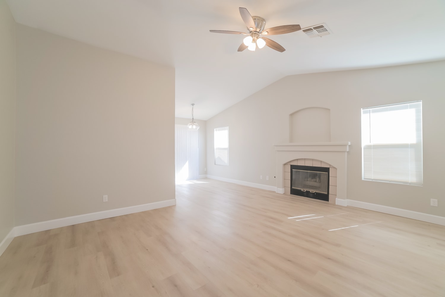 3643 W Melinda Ln photo 2