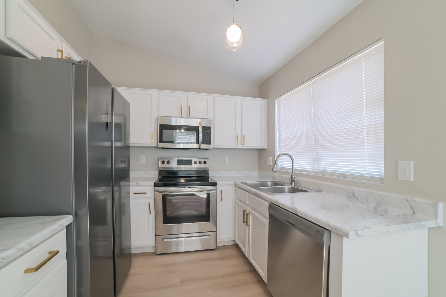 3643 W Melinda Ln photo 4