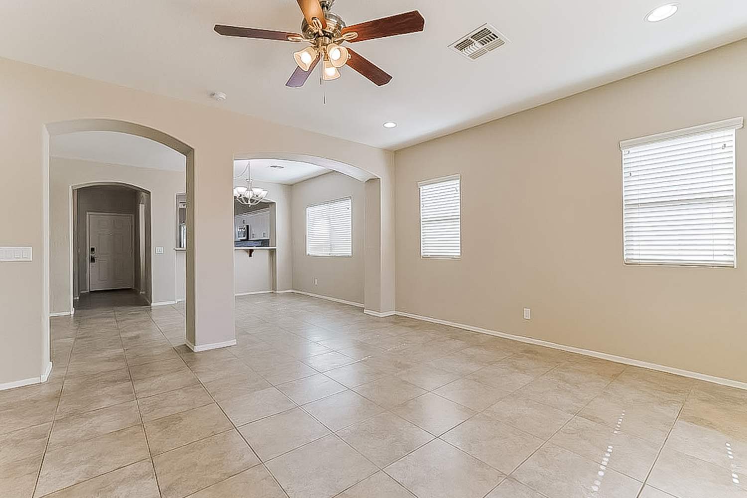 1683 W Matthews Dr photo 3