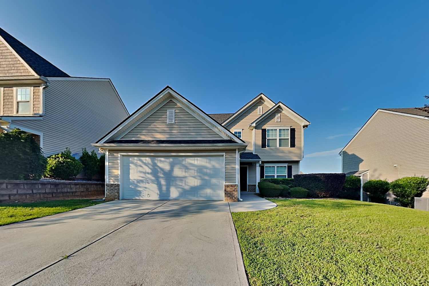925 Donington Cir photo 2