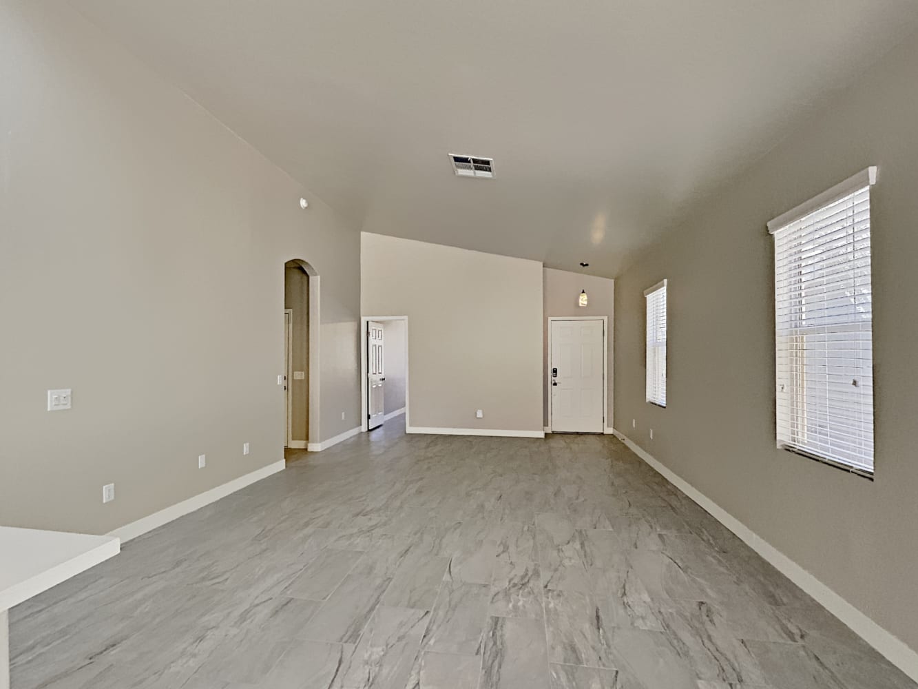 2107 S Gordon photo 3