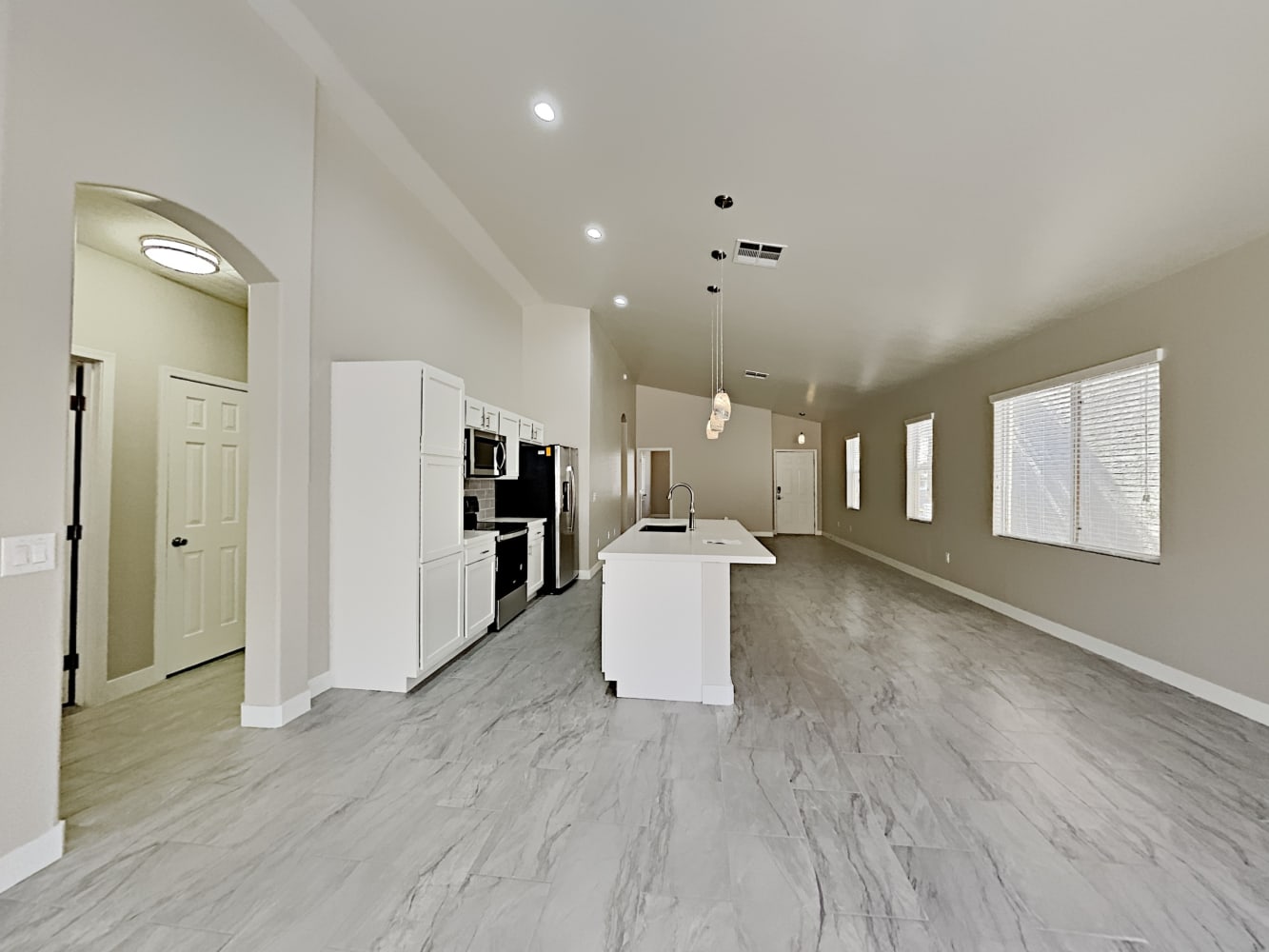 2107 S Gordon photo 4