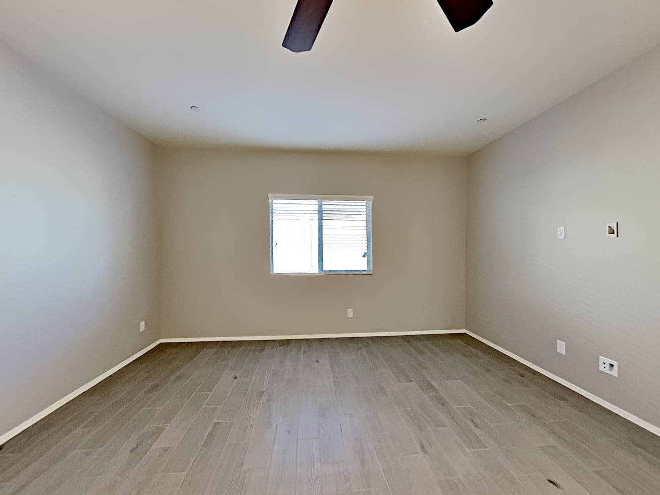 21130 W Cypress St photo 4