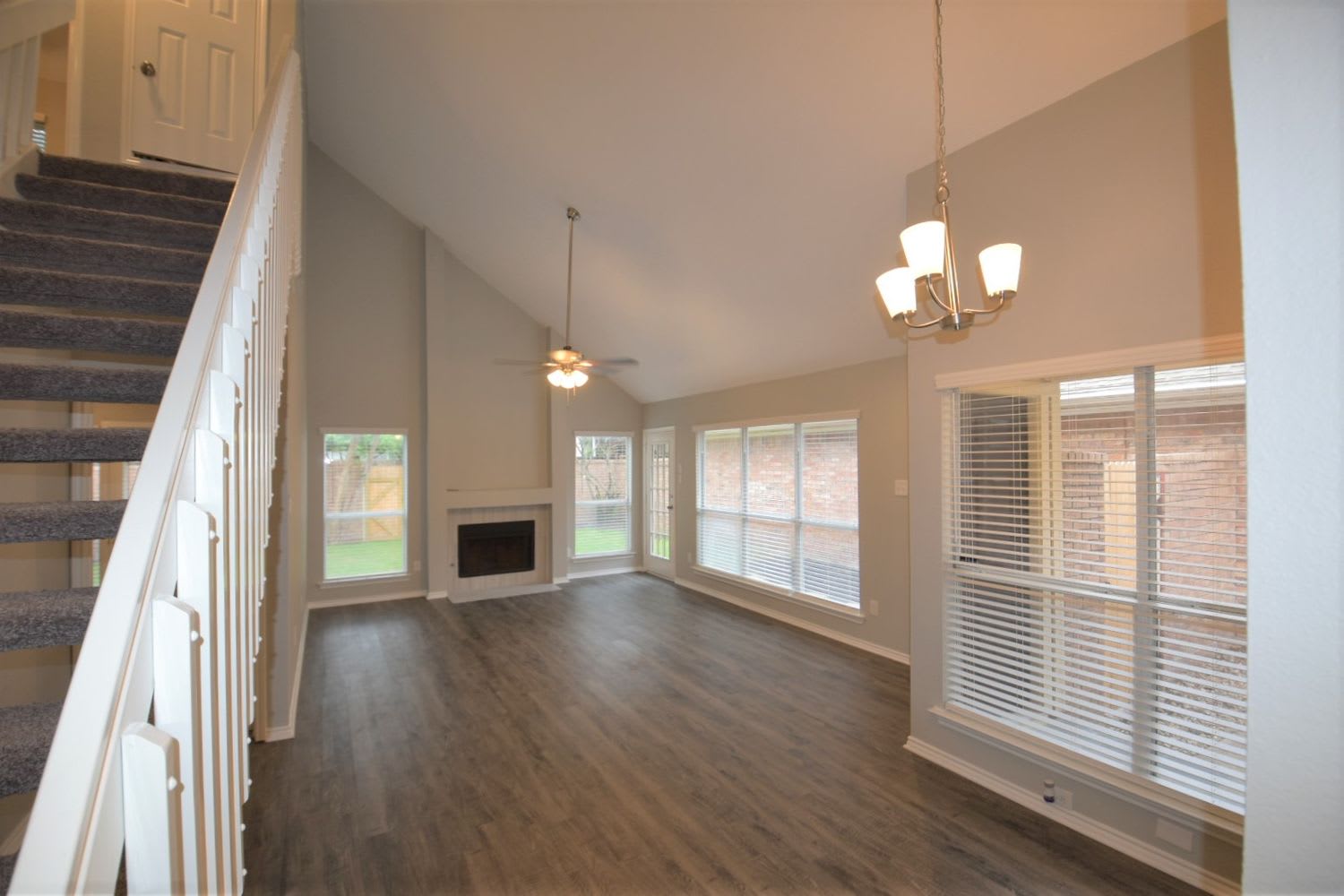 3807 Branch Hollow Cir photo 4