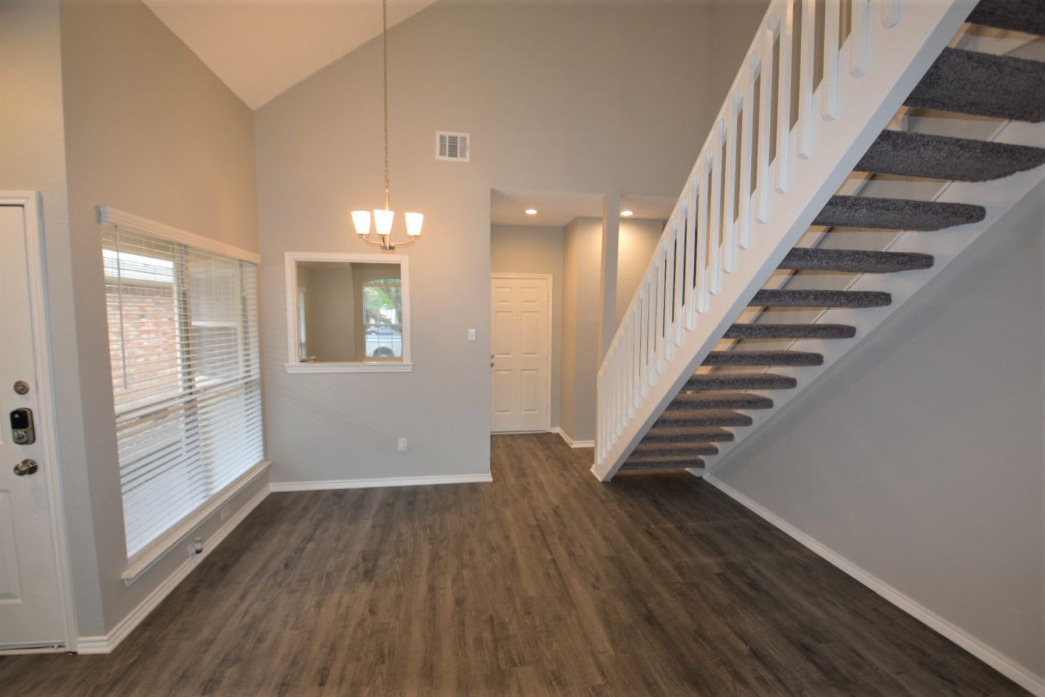 3807 Branch Hollow Cir photo 3