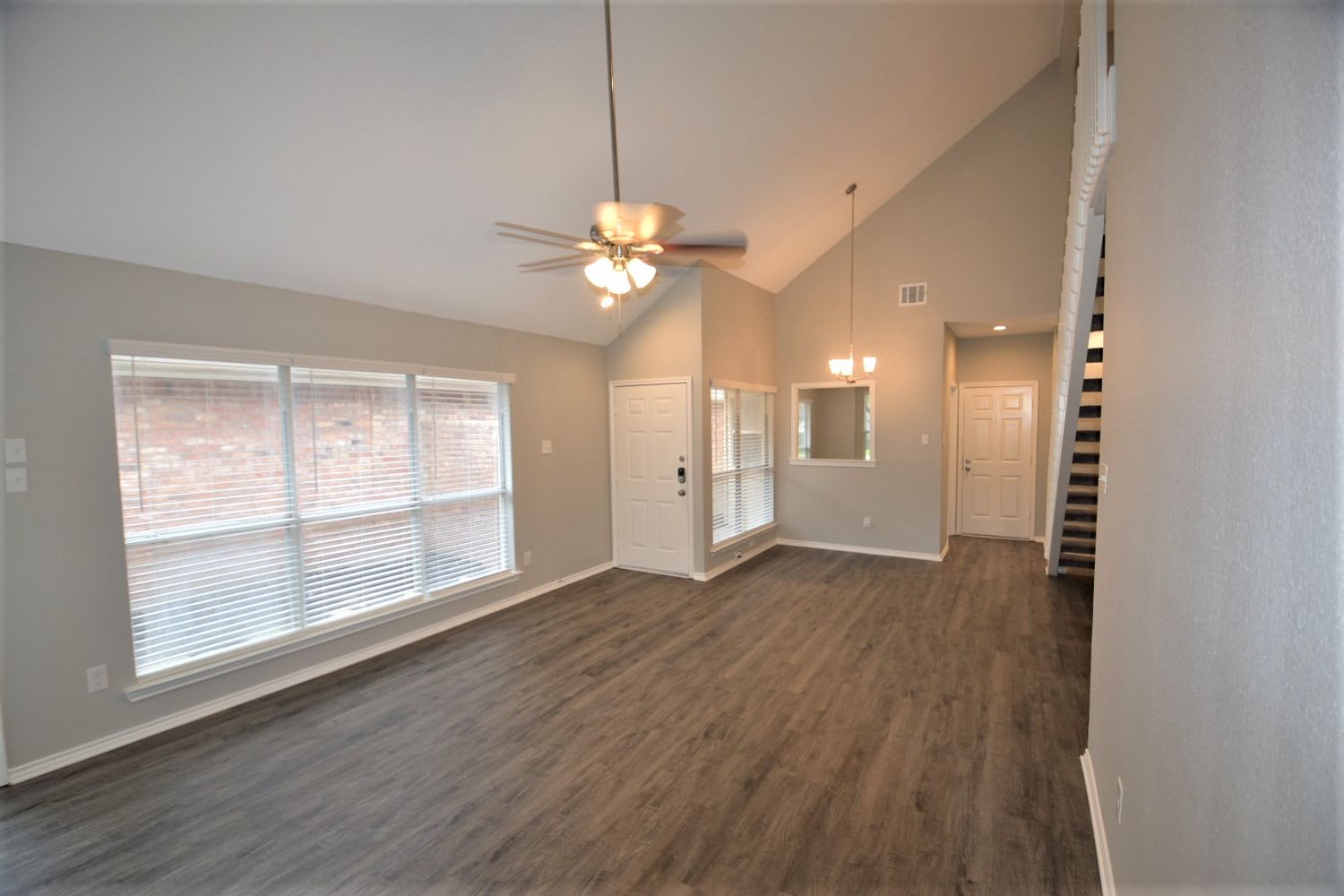 3807 Branch Hollow Cir photo 2