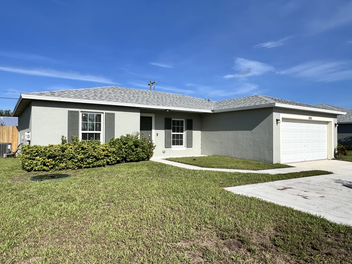 426 NW Airoso Blvd photo 2