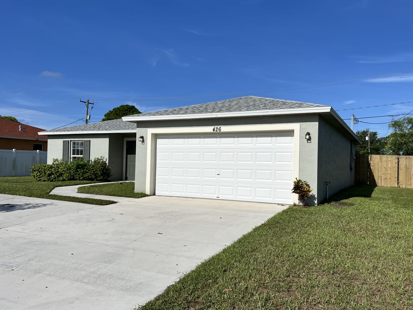 426 NW Airoso Blvd photo 3