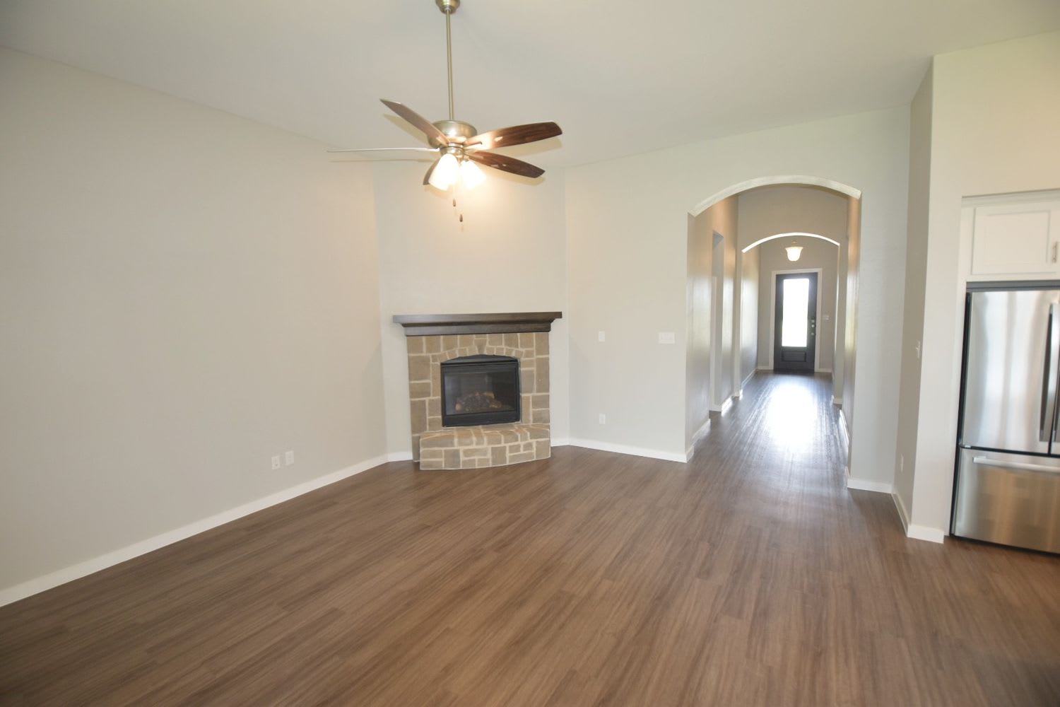 1589 Kessler Dr photo 3