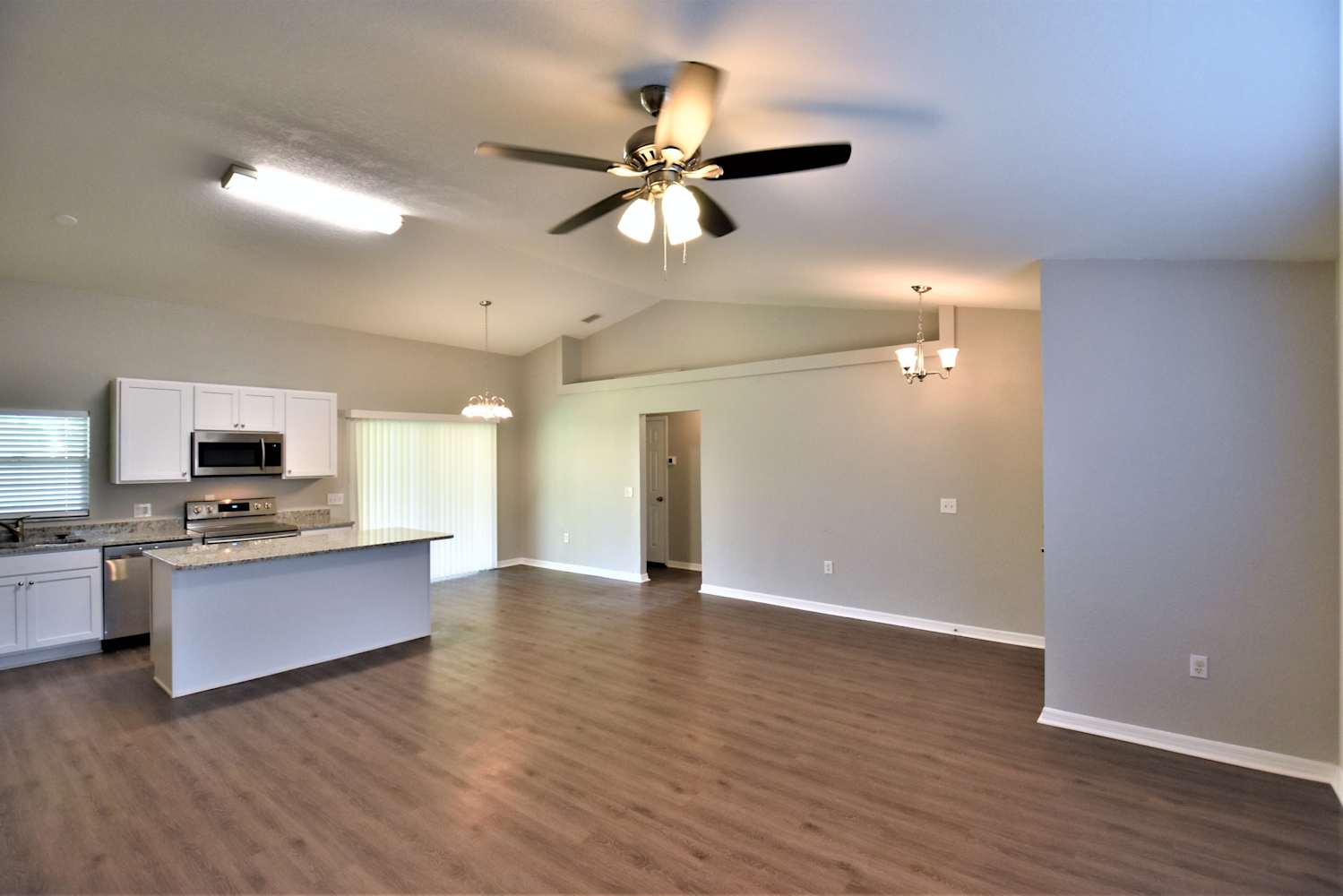 505 Seven Oaks St photo 5