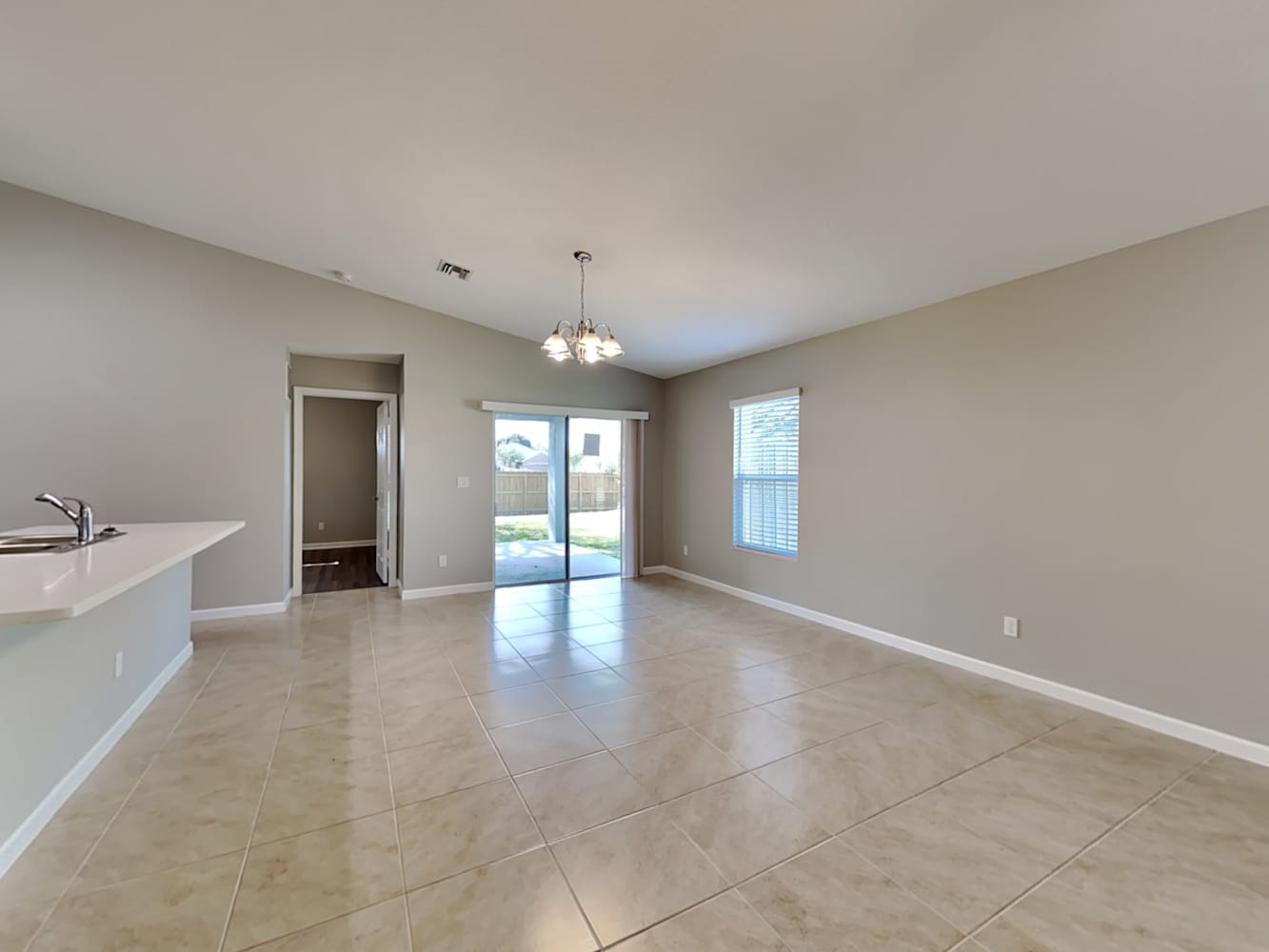 598 SW Ester Ave photo 4