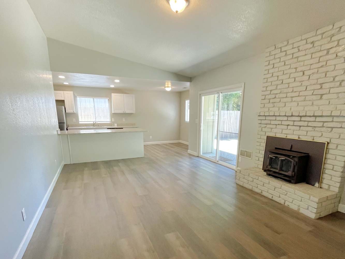 1247 Crescendo Dr photo 4