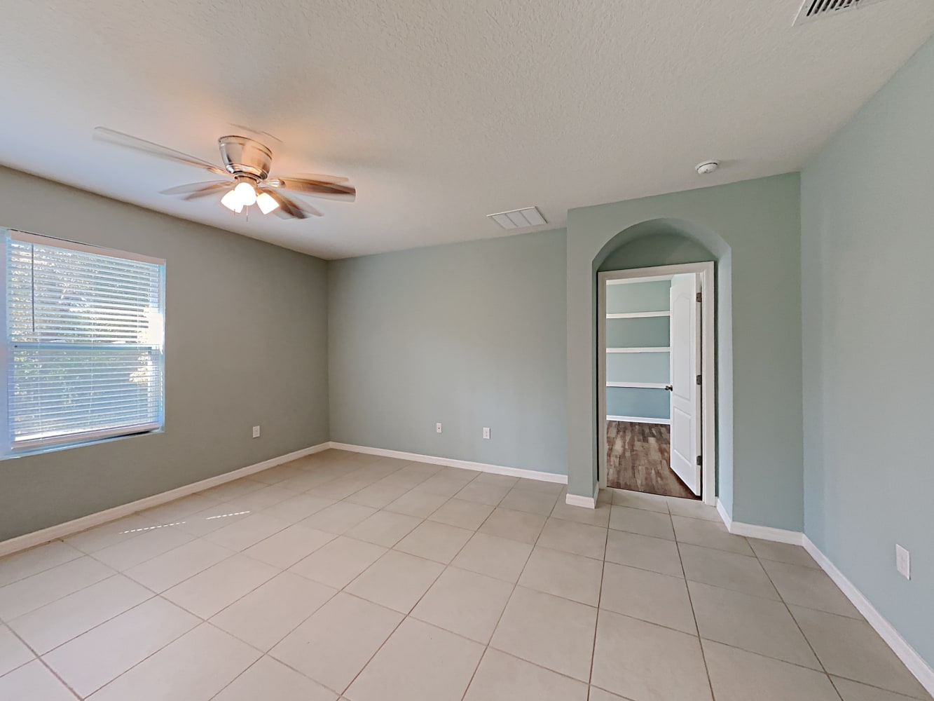 238 Duke Dr photo 4