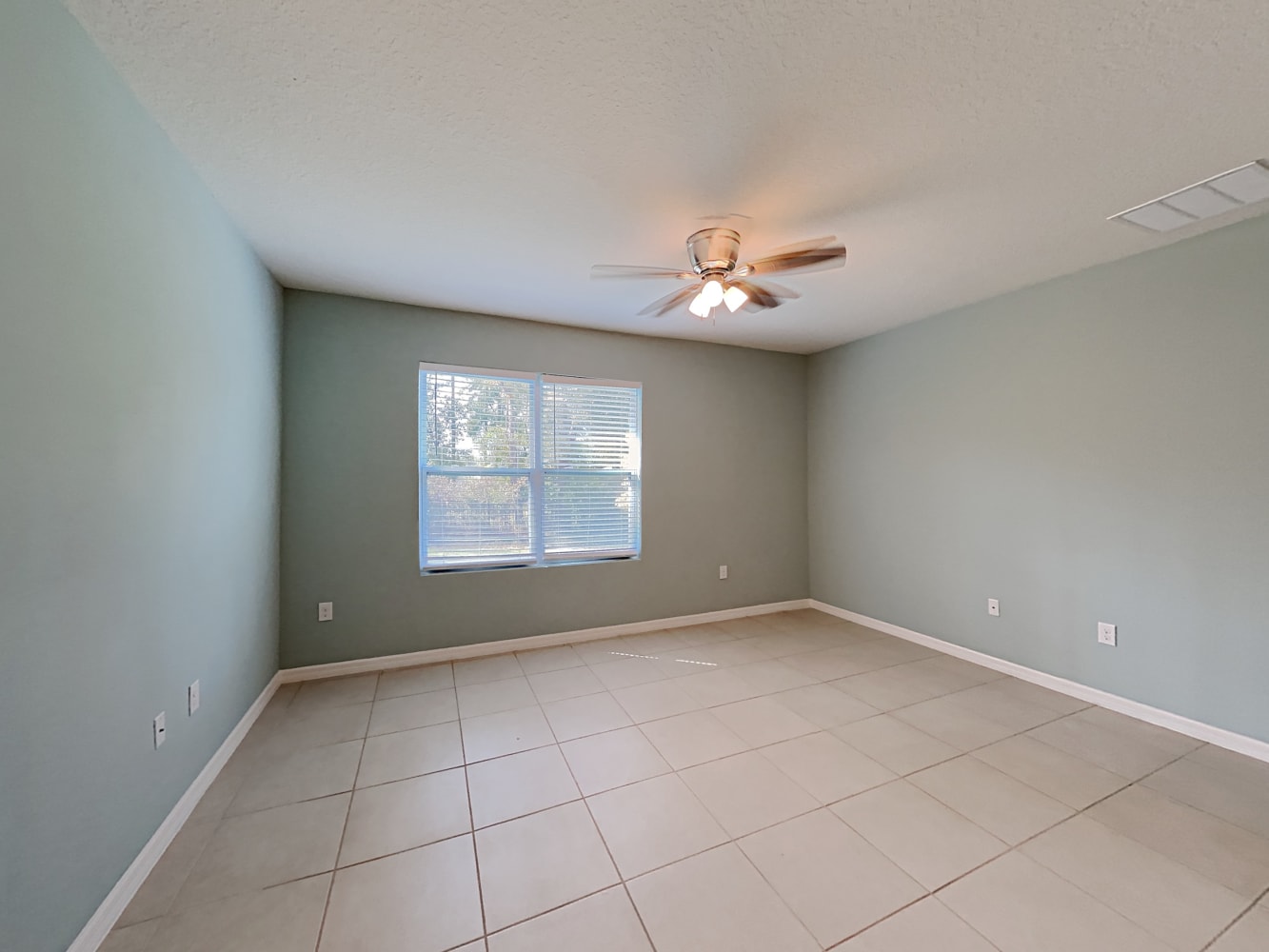 238 Duke Dr photo 3
