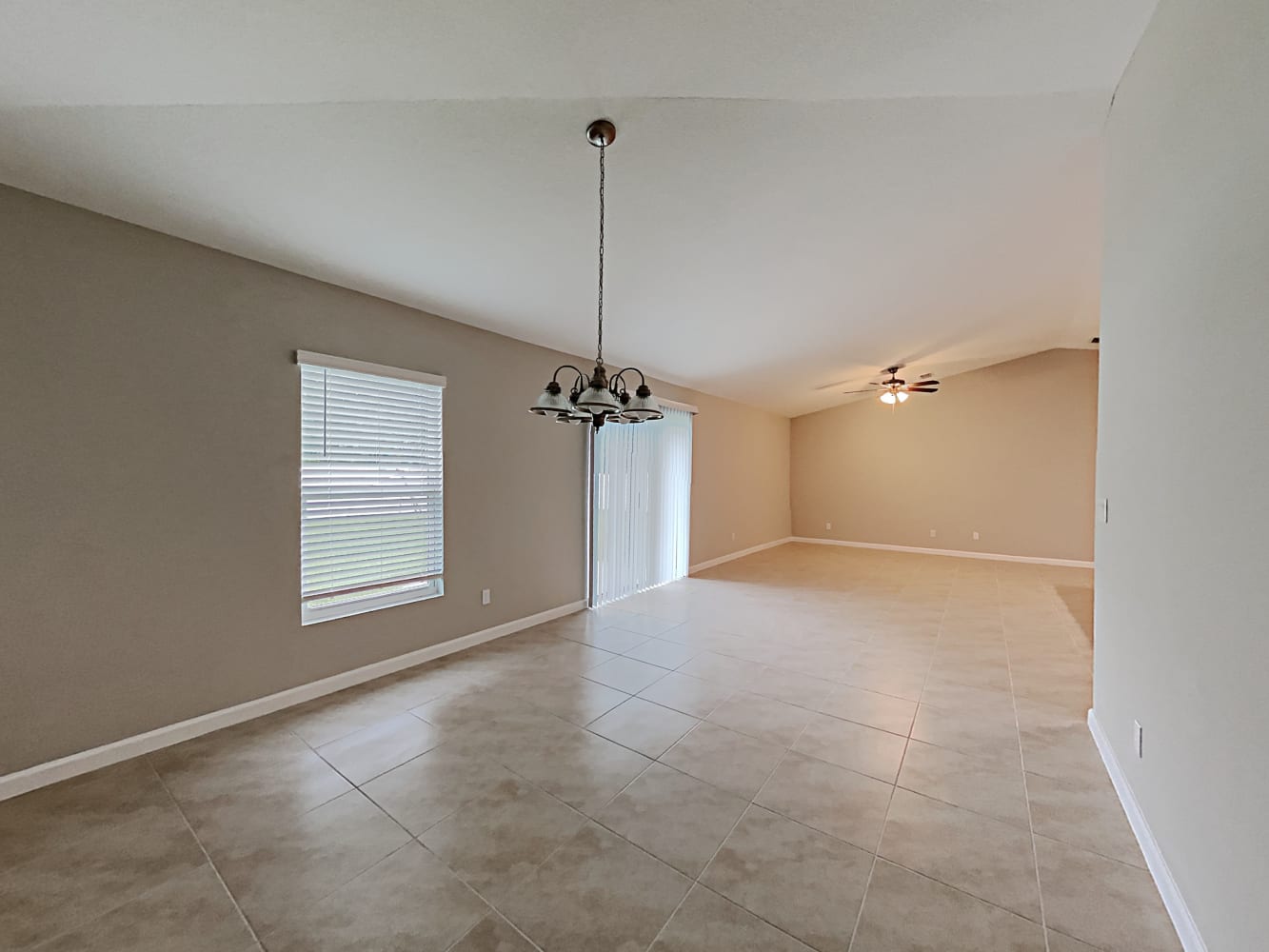 444 SE Karney Terrace photo 4