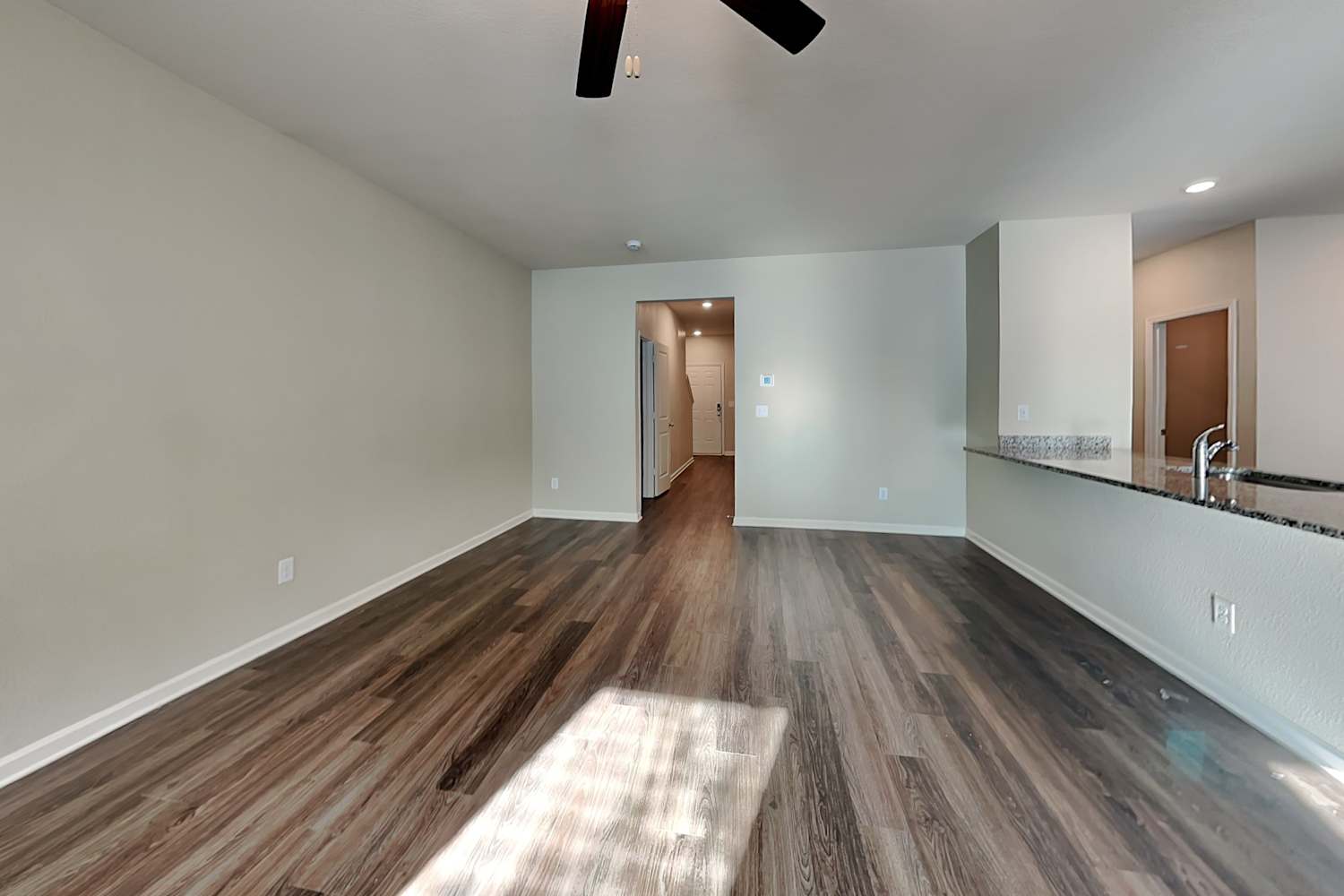 516 Moline Way photo 5
