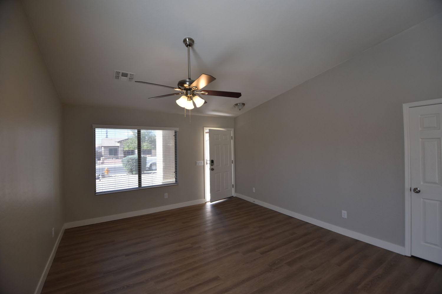 15816 W Apache St photo 3
