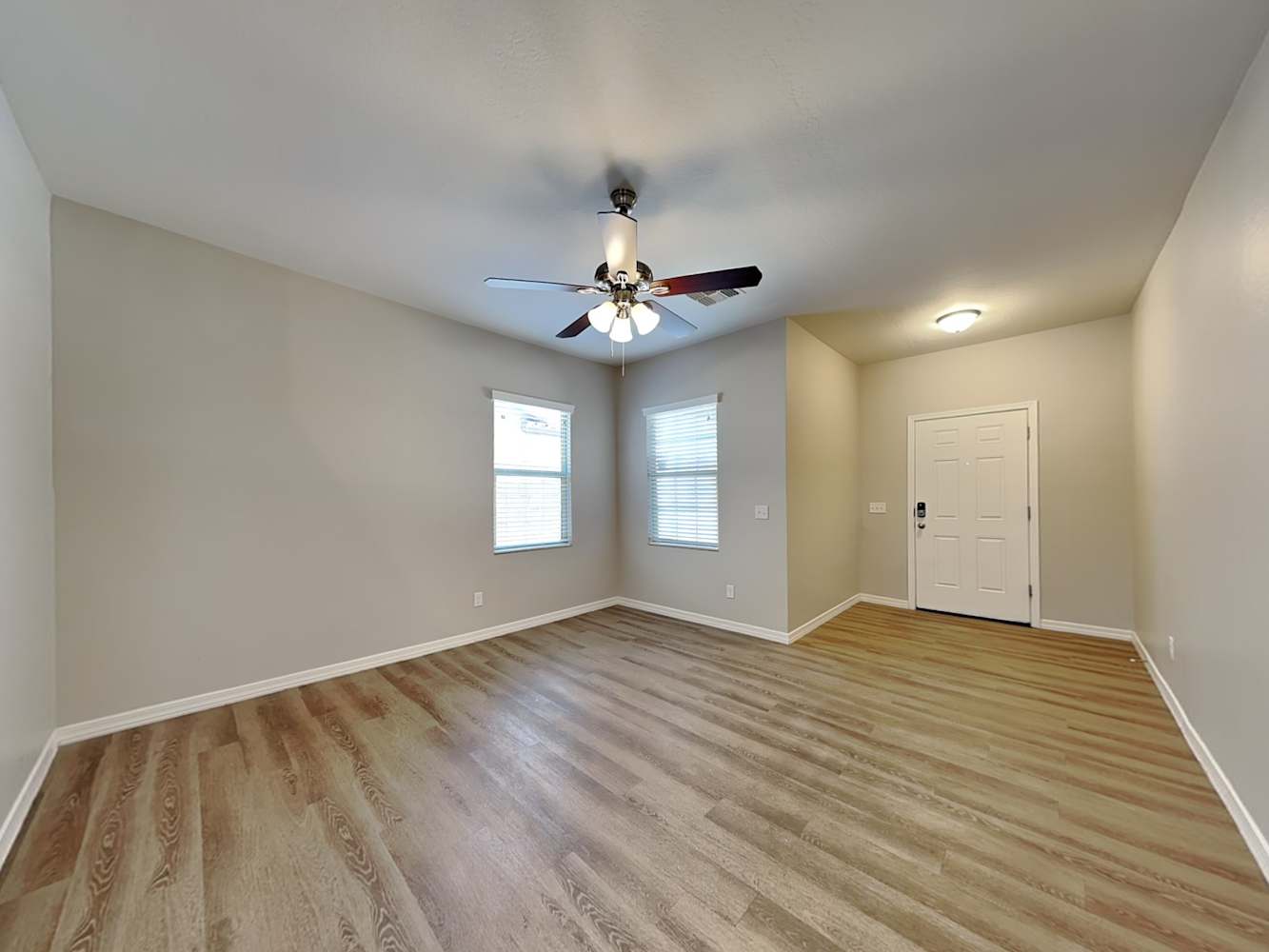 395 W White Sands Dr photo 4