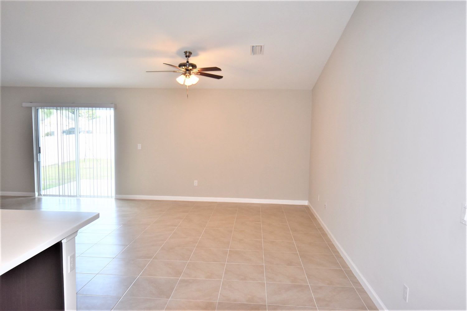 301 SW Log Dr photo 3