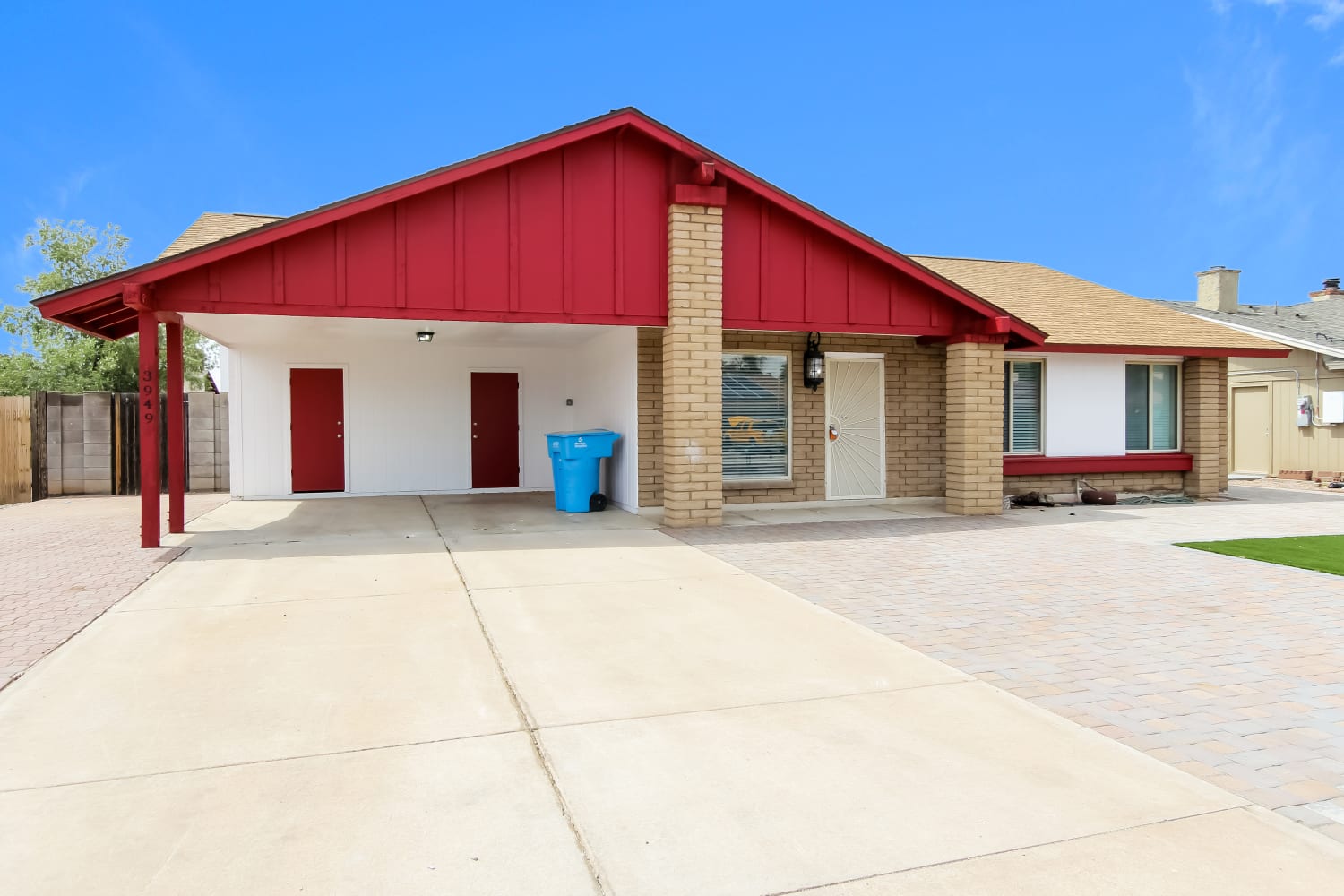 3949 W Windrose Dr photo 2